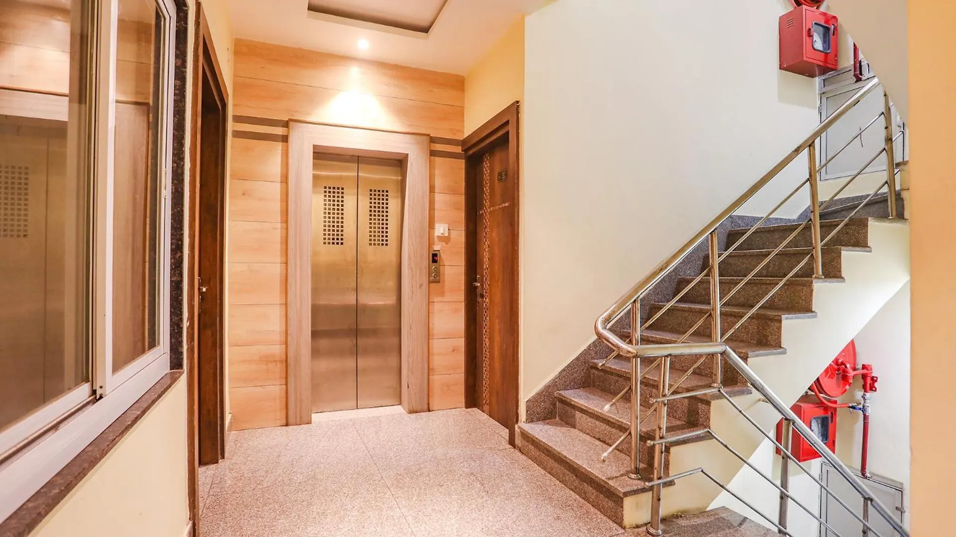 Fabhotel Ksg Residency Varanasi 3*,  India
